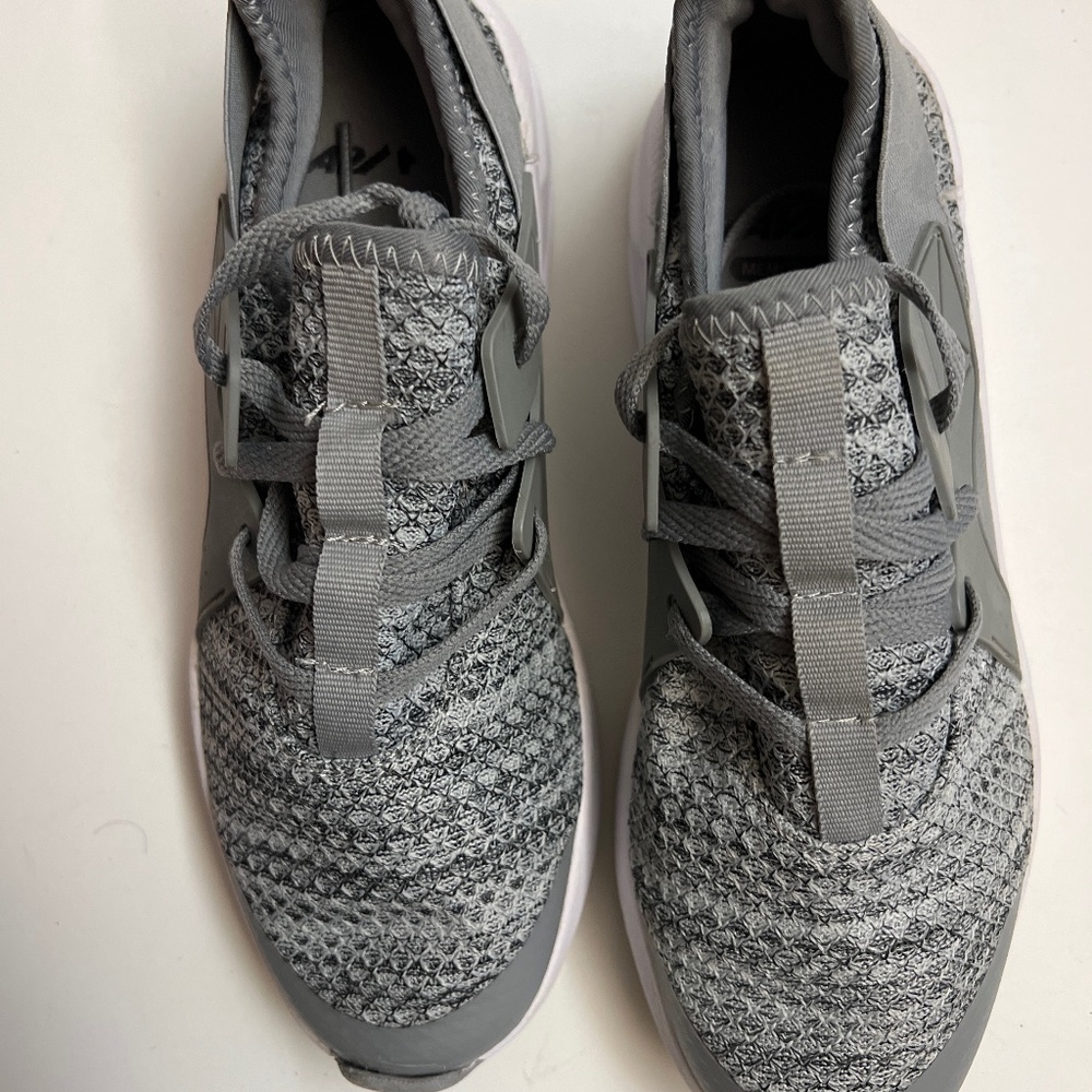 AVIA Caged Mesh Athletic Gray Women Lace Up Shoes Rubber Sneaker SZ 8